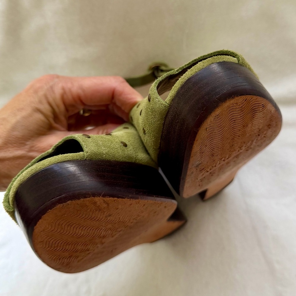Vintage Anne Klein NY Suede Size 10 Olive Green Studded Wedge High Heel Sandals - Picture 4 of 15